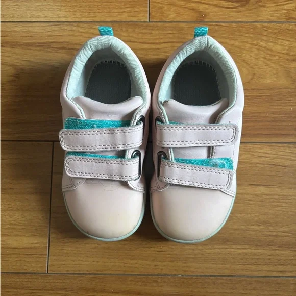 TEN LITTLE BLUSH PINK SHOES - Picture 3 of 7